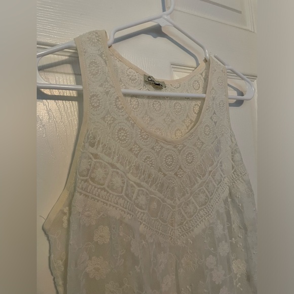 Haute Monde Lace Sleeveless Top - Picture 2 of 4